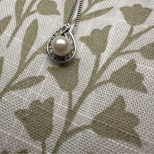 Small pearl on silver plated chain necklace 18 inch